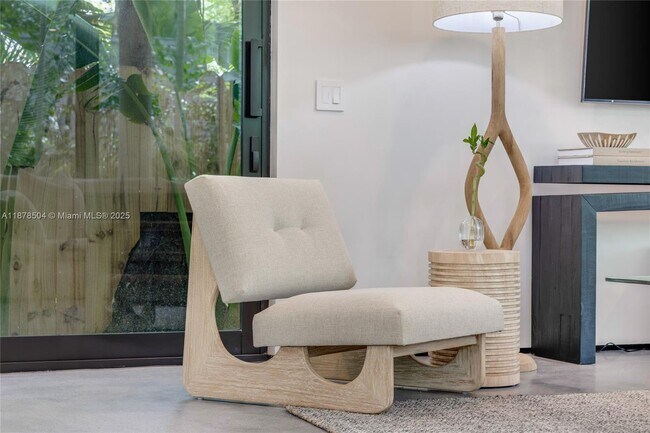 Photo - 1000 NW 9th Ct