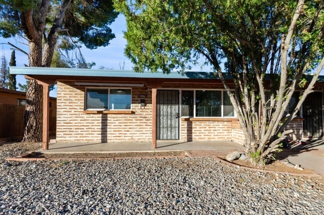 Building Photo - NEWLY REMODELED HOME NEAR TMC MAIN CAMPUS!