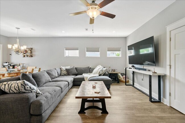 Photo - Stunning Tuscany Village Townhouse!