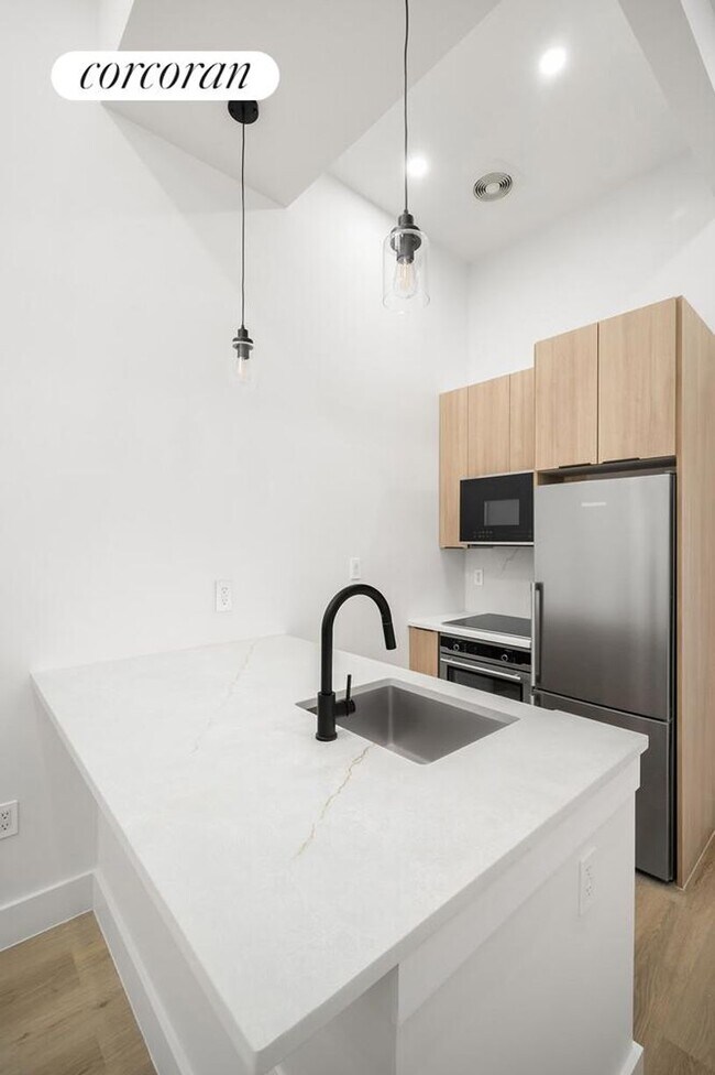 Photo - 266 Stagg St