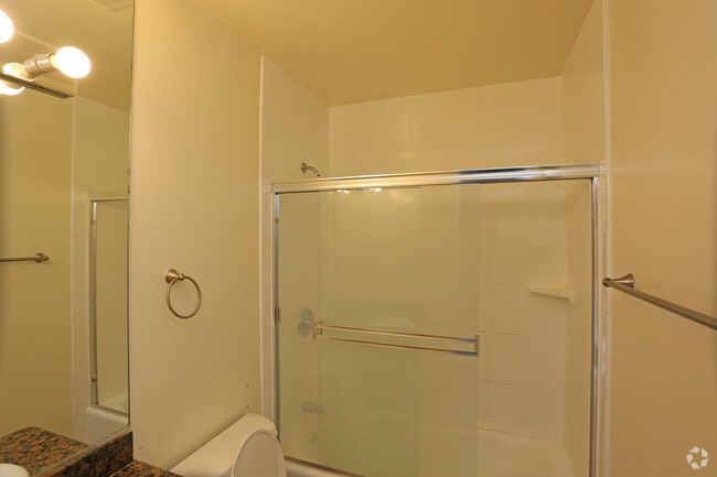 1BA/1BA-Bathroom - Mid-Wilshire Catalina