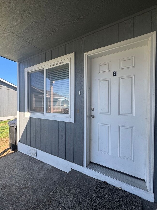 Building Photo - 907 E White Birch Ave Unit B