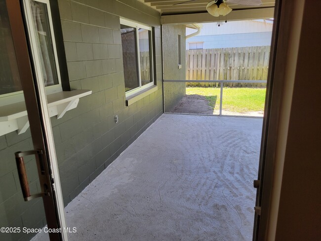 Photo - 245 Harbour Dr E