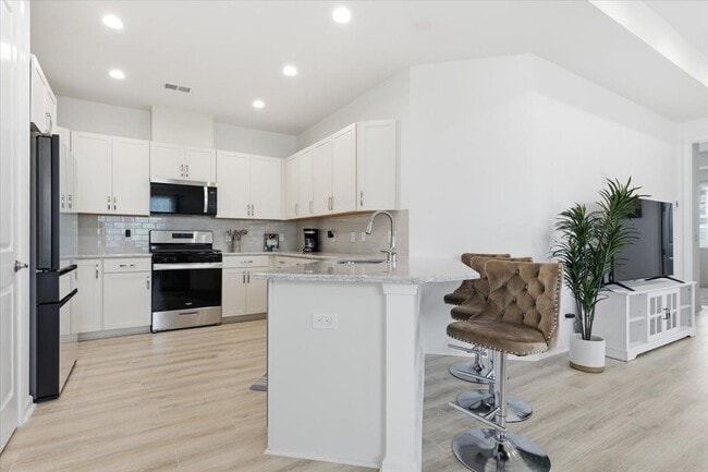 855 Weekend Ave