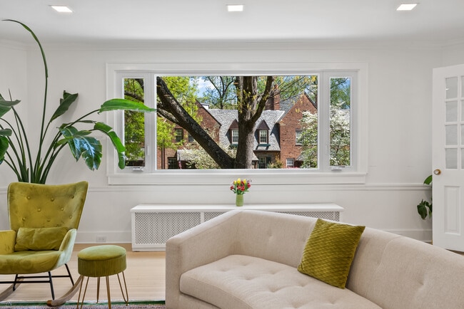 Photo - 4400 Q St NW Unit Renovated 7-bdr 4400Q