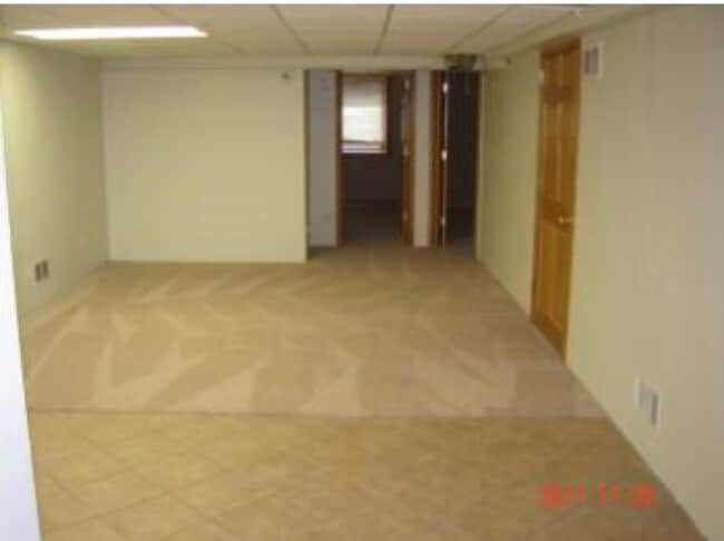 Large lower level family room - 1698 Marshall Ave Unit Main floor
