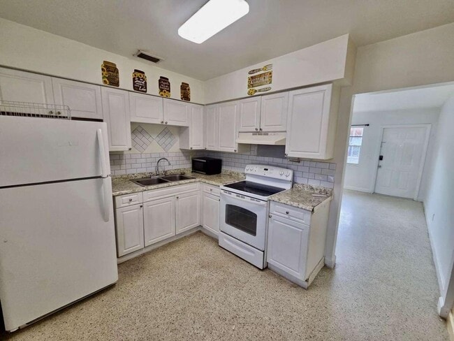 Photo - 517 SW 9th St Unit 1