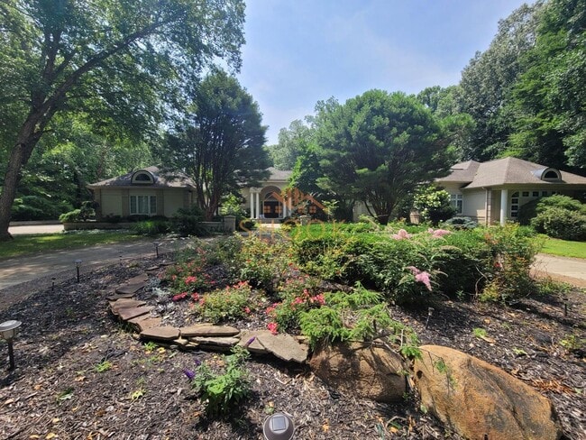 STUNNING LUXURY HOME - EVERYTHING YOU NEED - SHORT-TERM AND FURNISHED OPTIONS AVAILABLE