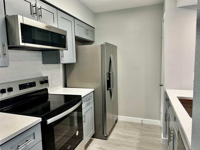 Building Photo - 1516 Bay Area Blvd Unit T2 Rental