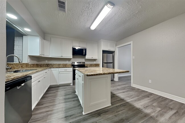 Photo - 12015 Woolford Dr