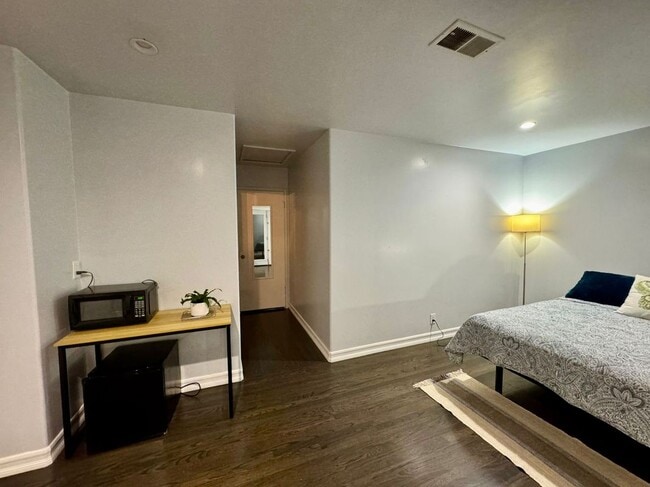 Photo - 2088 Cypress Ave