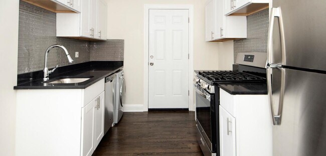 Photo - 3829 N Greenview Ave