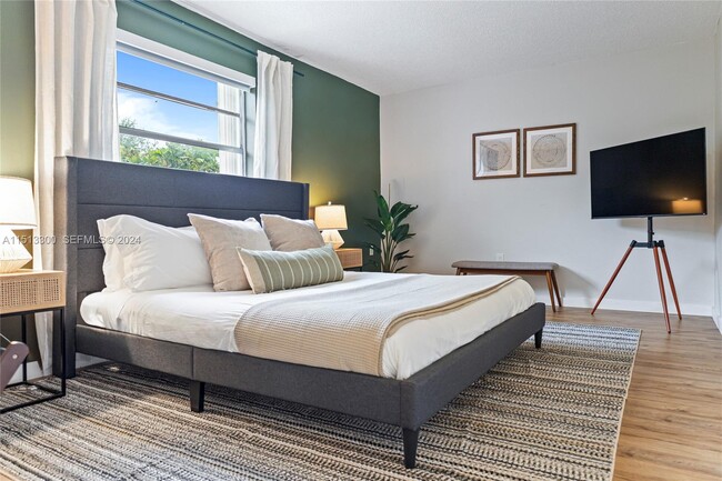 Photo - 20075 SW 87th Pl Unit Left Side