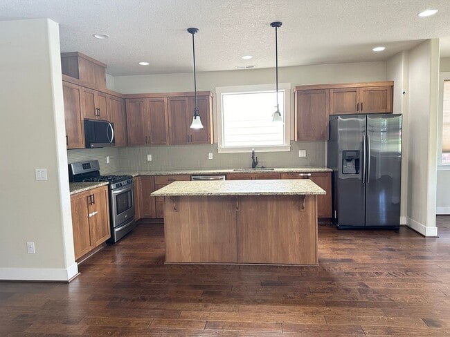 Photo - 4 Bedroom River Terrace Home!