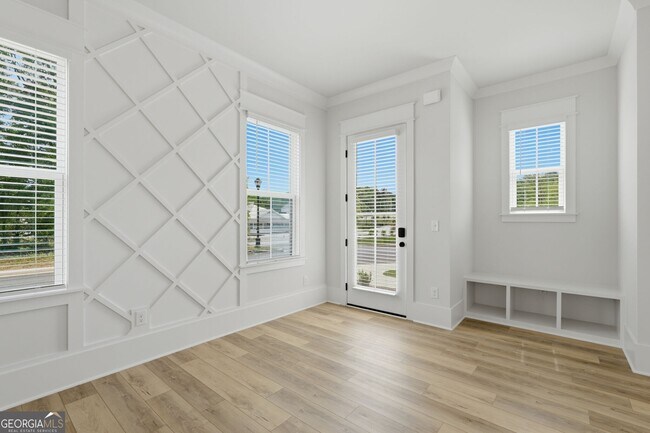 Photo - 331 Orchid St