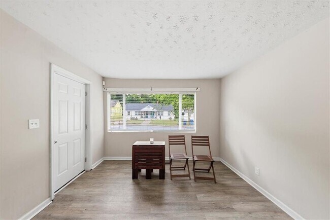 Photo - 154 Lawton St SW