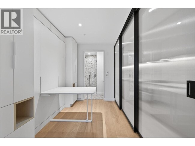 Photo - 2471 St George St Unité 424