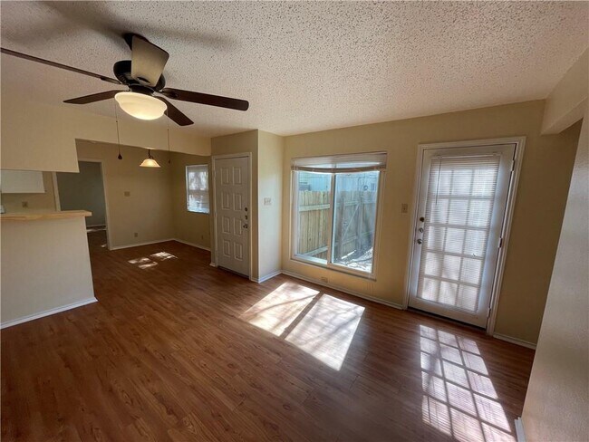 Photo - 10003 Parliament House Rd