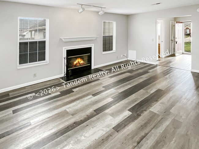 Photo - 512 Selsey Ct S