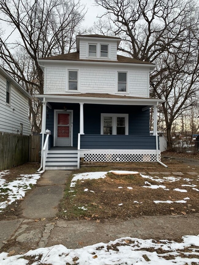 Building Photo - 3 Bedroom Single-Family Home
