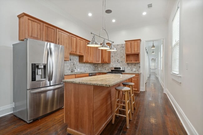 Photo - 2922 Banks St