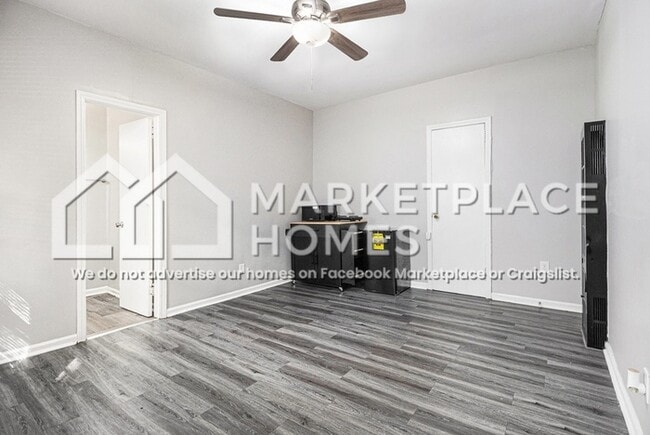 Photo - 876 Custer St