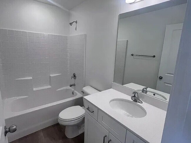 Photo - 491 E Rdg Dr