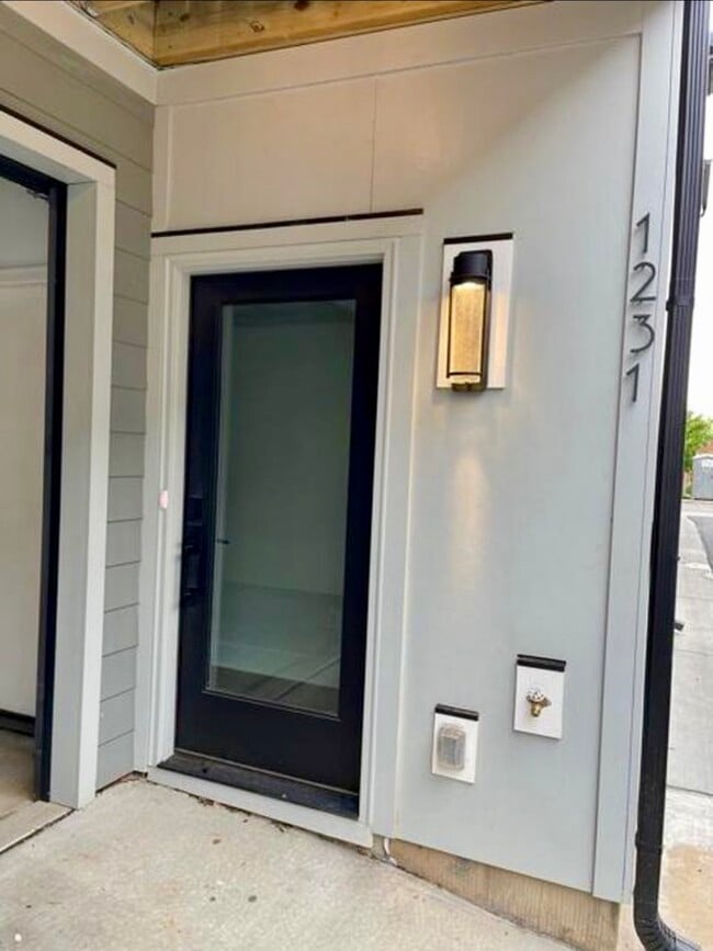 Building Photo - 1231 Minter Pl Rental