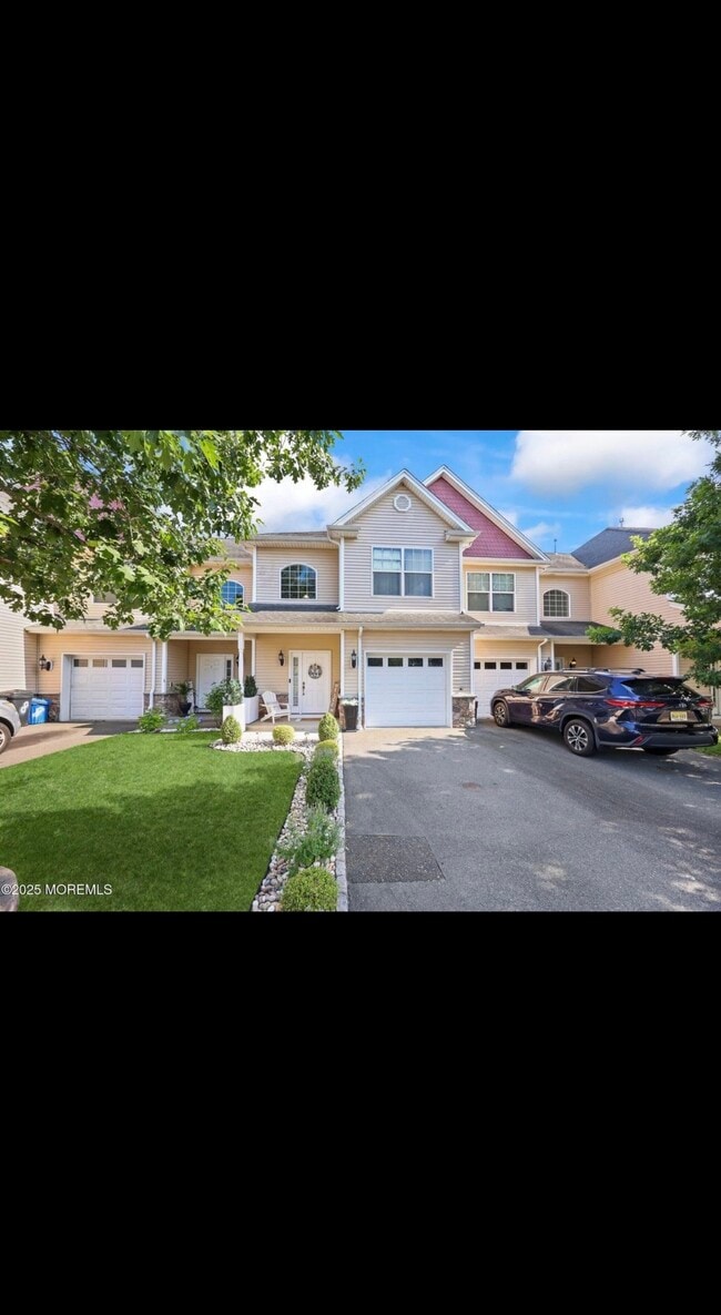 Photo - 100 Pine St