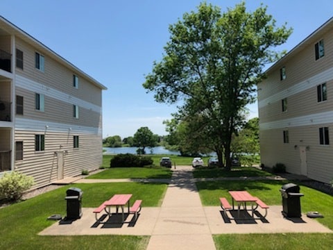 Court yard - Lions Park Apartments
