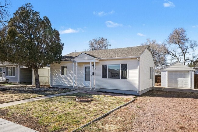 Photo - *2 Bedroom Detached Garage, Large Lot Updated and Clean**