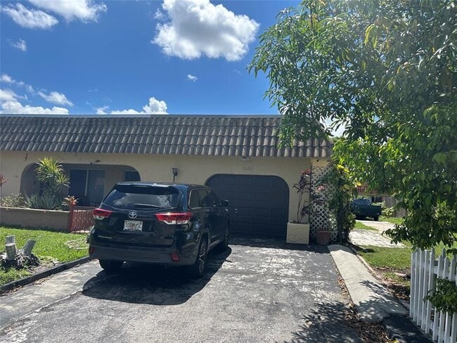 Building Photo - 7007 NW 79th Ave Rental