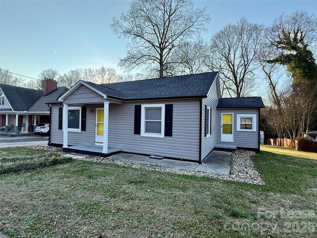 Photo - 225 Hickory Dr