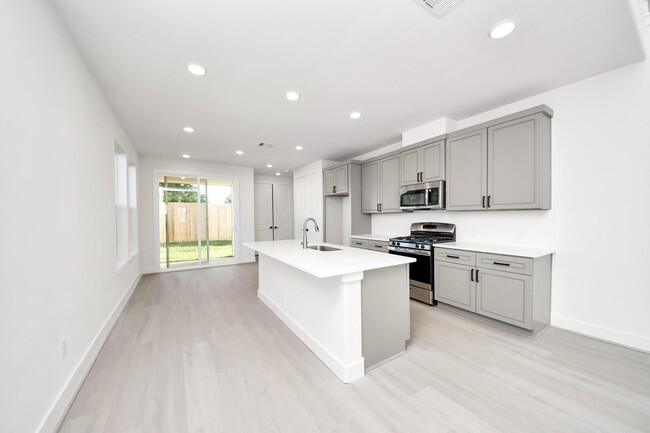 Building Photo - 4324 Avron Dr