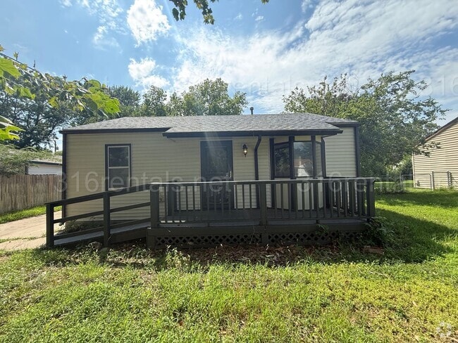 Building Photo - $1195 - 2 bedroom/ 1 bathroom - Haysville ... Rental