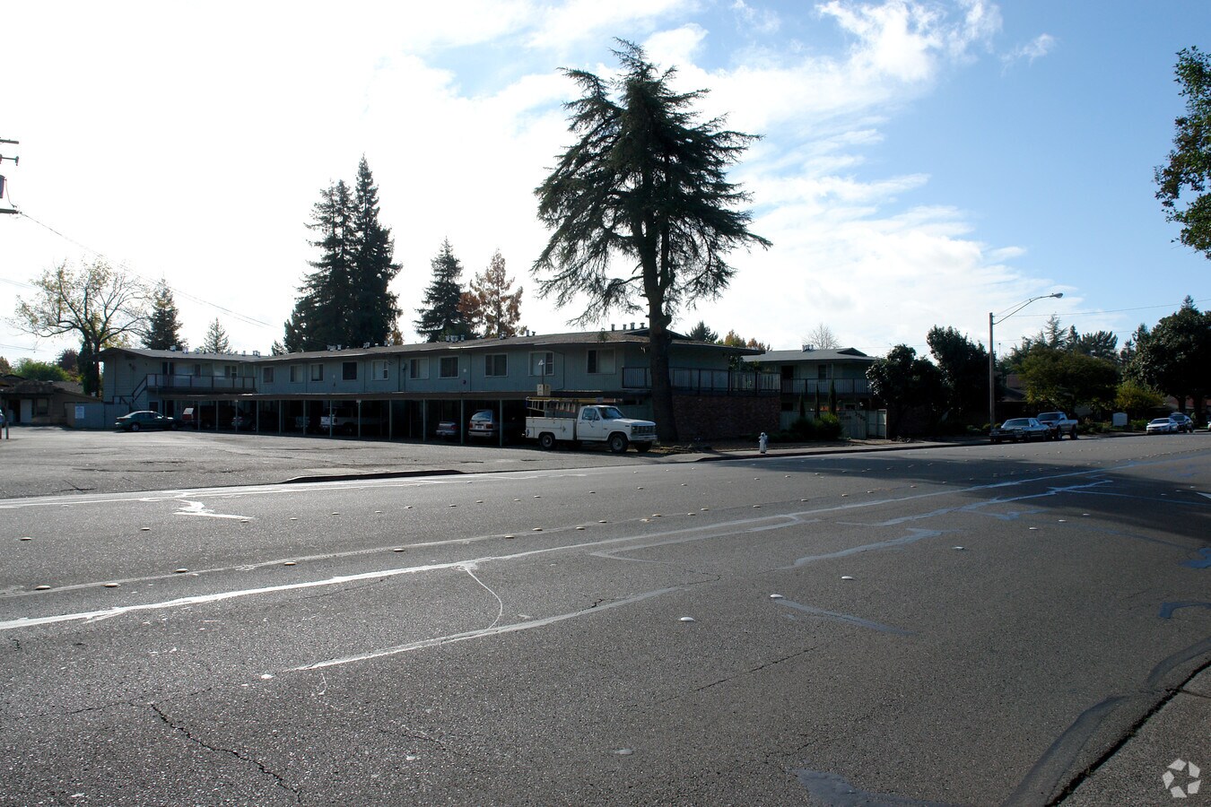 Lakeside Apartments - Lakeside Apartments