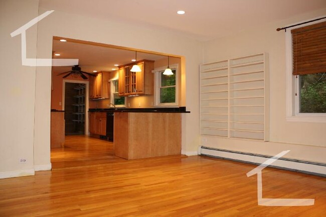 Building Photo - 31 Upcrest Rd Rental