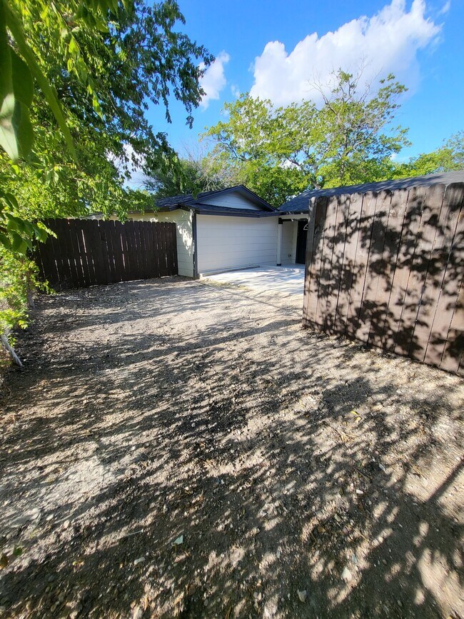 Photo - 2417 Castroville Rd Unit 1104