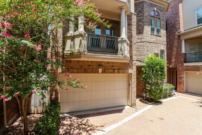 Photo - 1829 Oakdale St