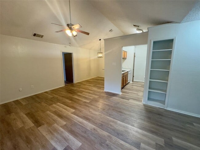 Photo - 112 S Mockingbird Ln