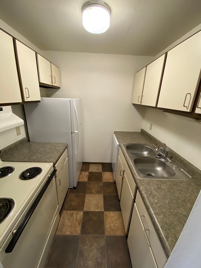 Photo - Village Apartments (St. Pt.)