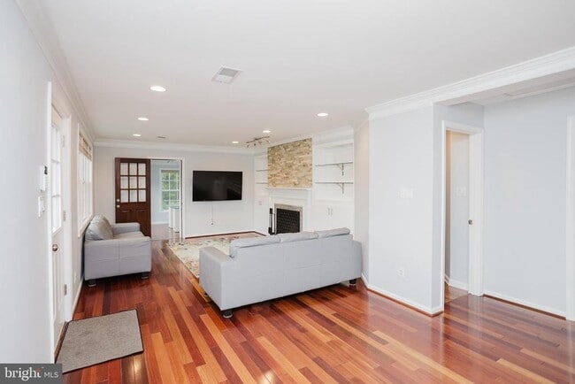 Photo - 2177 Chain Bridge Rd