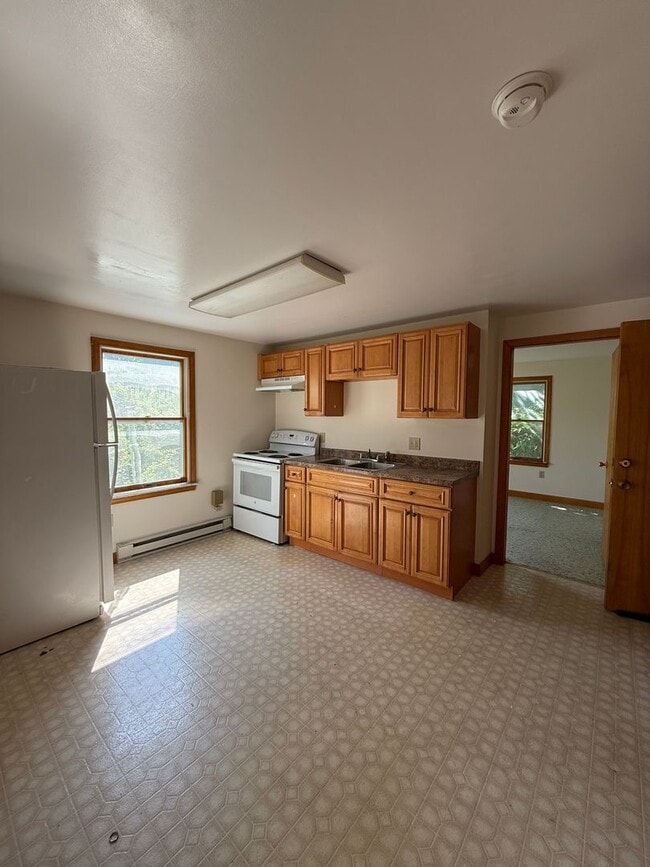 Building Photo - 42 W Main St Unit 2L