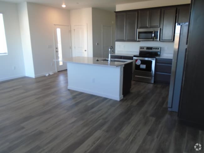 Building Photo - 5395 Euclid Dr Rental
