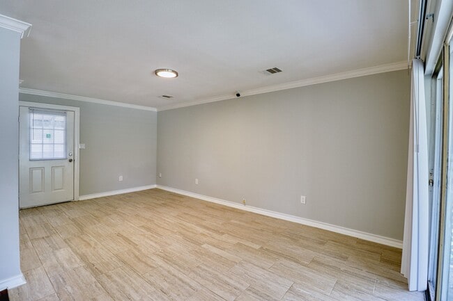 Photo - 7557 Meadowview Dr