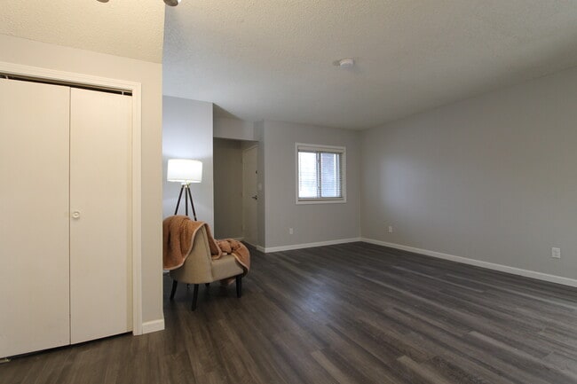 Large Living room - The Warwick