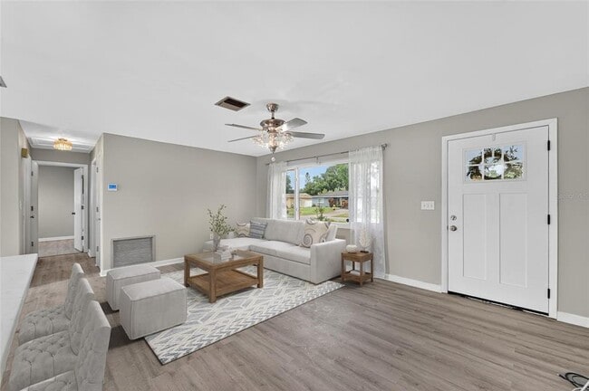 Photo - 2127 Scotland Dr