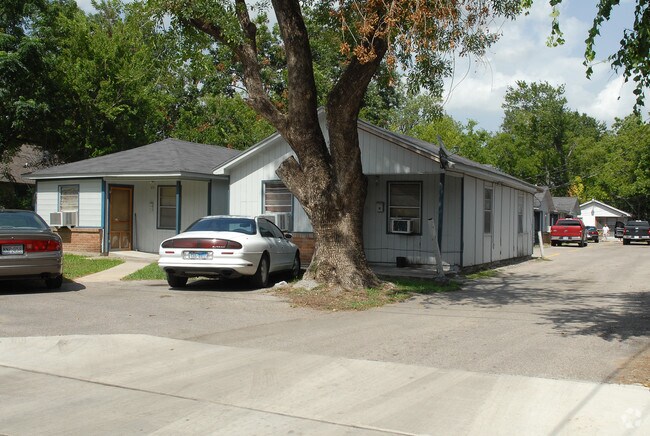 4014 Lavender St. - Lavender Oaks Apartments