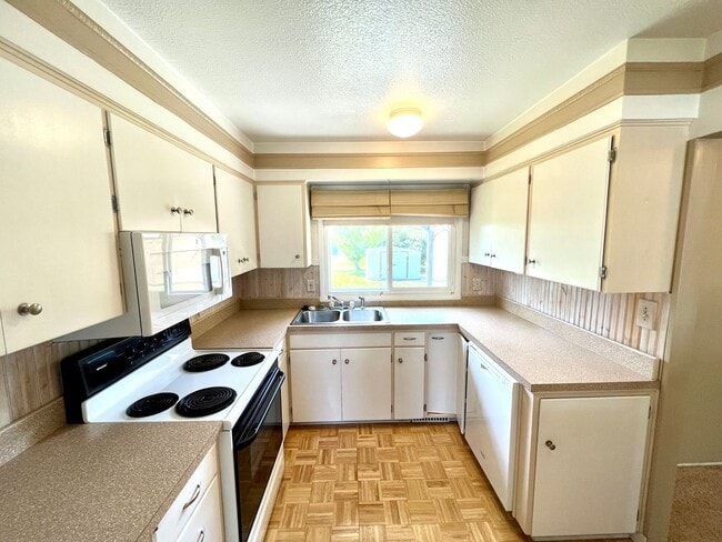 Photo - 4 bed 2 bath Single Family Home with Bonus Room, Fully Fenced Yard and Double Car Garage Close to...