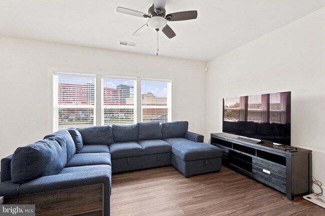 Photo - 44730 Tiverton Sq